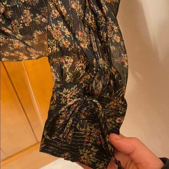 Beautiful Blouse - Picture 5 of 12